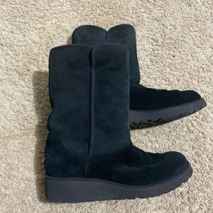 SOLD UGG Amie Classic Wedge Boots